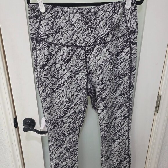 Pants - All in Motion XL Black & White Print Leggings w/ Pockets | Target Activewear